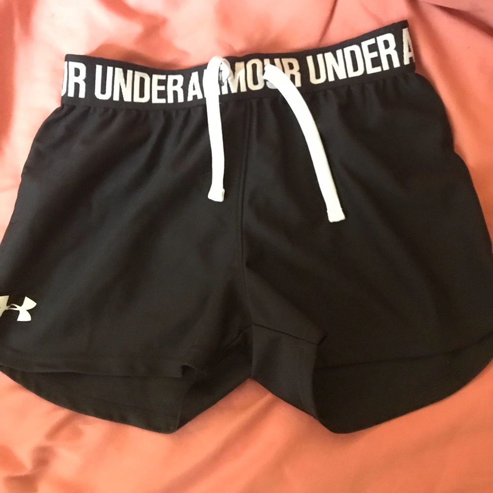 2 pr Under Armour youth medium shorts